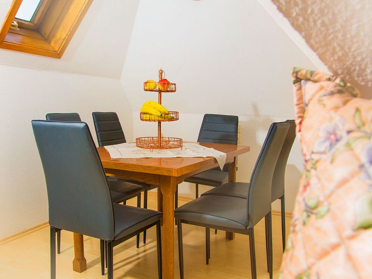 Ferienwohnung by Bob - Essplatz